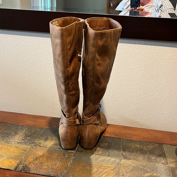 YUU Vegan leather brown boots riding size 9Wide Calf man-made material Like New - Picture 4 of 6